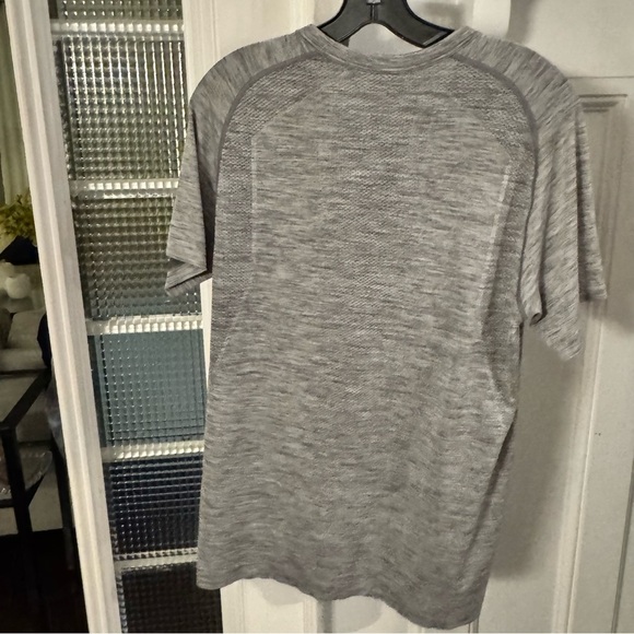 Lululemon Men’s Metal Vent Tech Short Sleeve Henley Slate Gray Size M - Picture 3 of 10